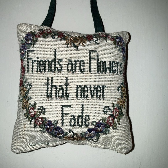 Friends Are Flowers' Tapestry Pillow Door Hanger Floral Heart/Green Back 6" - Picture 2 of 6